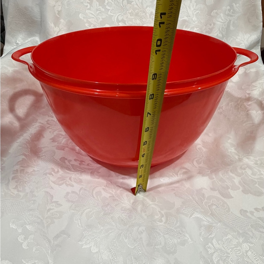 NEW in Package - Tupperware Jumbo Bowl - Red with White Seal - Picture 9 of 10